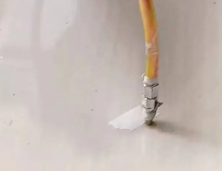 玉门瓷砖空鼓维修公司专业解答在瓷砖铺贴过程中，如果使用的砂料过粗（如全部使用了粗砂），可能会导致以下问题